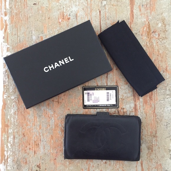 Authentic Chanel Black Lambskin Wallet - Picture 2 of 8